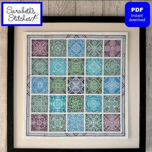 Può includere: Un ricamo a punto croce incorniciato che presenta una griglia di 36 quadrati colorati, ognuno con un motivo geometrico unico. I quadrati sono disposti in una griglia e sono circondati da un bordo. Il design è in tonalità di blu, verde e viola.