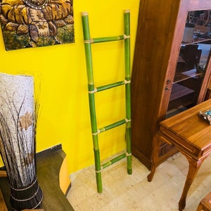  Toallero de bambú de 3 niveles con estante de almacenamiento  inferior y bandeja, toallero de bambú con estante de madera rústica para  baño, independiente : Hogar y Cocina