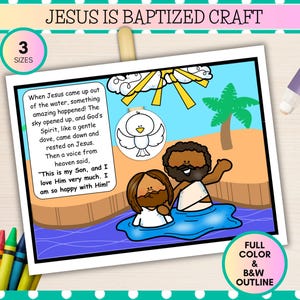 Op de afbeelding: Een zwart-witte illustratie van Jezus die door Johannes de Doper wordt gedoopt. De lucht is blauw met een witte duif die uit de wolken daalt. De tekst luidt: "Toen Jezus uit het water kwam, gebeurde er iets verbazingwekkends! De hemel opende zich, en Gods Geest, als een zachte duif, daalde neer en rustte op Jezus. Toen zei een stem uit de hemel: "Dit is mijn Zoon, en ik heb hem heel erg lief. Ik ben zo blij met hem!"