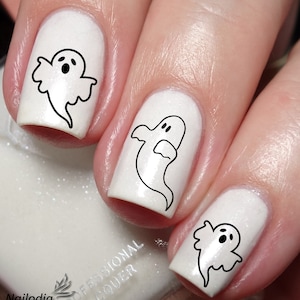 Etiqueta engomada linda del arte del clavo del fantasma