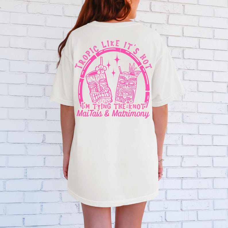 Tropic Like Its Hot Bachelorette Bride Tribe Tiki Bachelorette Magliette da addio al nubilato Festa di addio al nubilato a Miami Merchandising per addio al nubilato immagine 1