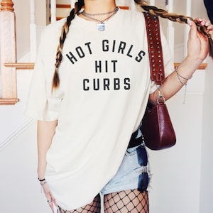 T-shirt surdimensionné Hot Girls Hit Cubs T-shirt Hot Girls Hit Curbs T-shirt Passenger Princess Gen Z T-shirt surdimensionné Hot Girls Hit Cubs T-shirt Comfortcolors