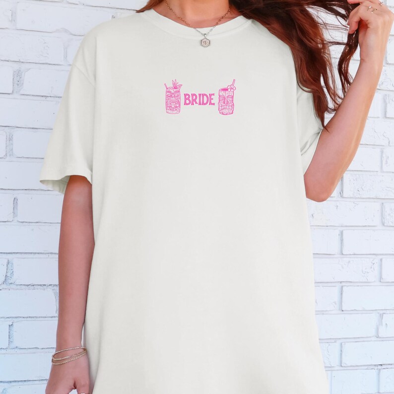 Tropic Like Its Hot Bachelorette Bride Tribe Tiki Bachelorette Magliette da addio al nubilato Festa di addio al nubilato a Miami Merchandising per addio al nubilato immagine 2