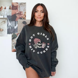 Filles chaudes Hit Curbs Pull ras du cou surdimensionné Filles chaudes Hit Cubs Passenger Princess Sweat-shirt Comfortcolors surdimensionné Im Just A Girl Chemise VSCO