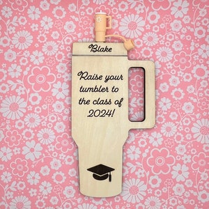 Porte-cartes cadeau pour l'obtention du diplôme et d'autres occasions - Porte-cartes cadeau personnalisé en bois gravé au laser qui ressemble à un gobelet.