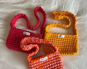 Sac en laine pour t-shirt au crochet fait main, sac à bandoulière, sac coloré, fil durable, petit sac à main, mini sac épais, sac tissé à la main