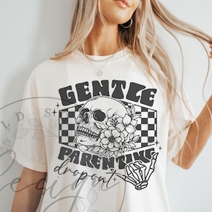 Genitorialità gentile, abbandono mamma sarcastica SVG PNG, design scheletro mamma alla moda teschio retrò sarcastico, maternità retrò svg, mamma divertente svg, umorismo mamma