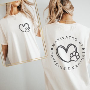 Motivado por cafeína e caninos SVG PNG Bundle, Dog Mom SVG, Fur Mama SVG, Dog Lover SVG, Meus filhos têm quatro patas SVG, Dog Moms Club SVG