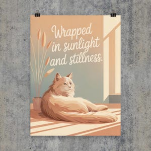 Lámina de arte mural de gato a la luz del sol: póster de gato sereno con cita, decoración minimalista y acogedora para el hogar, arte animal relajante para dormitorio u oficina.