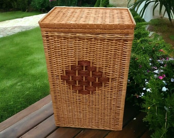Large Wicker Laundry Hamper Woven Wicker Laundry Basket Stylish and Functional Home Decor Laundry Organizer Sustainable Storage Solutions