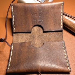 Leder Geldbeutel - Zweifach - Aus den USA bezogenes Leder - Schlankes, minimalistisches Portemonnaie - Handgemacht auf Bestellung - Handgefärbtes Leder - Hergestellt in New Hampshire