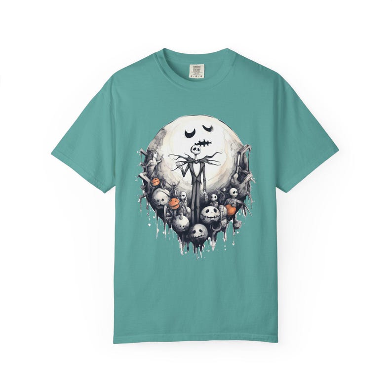 Camiseta de Halloween con colores reconfortantes, camiseta de Jack Skellington, top gráfico de estilo vintage, camiseta espeluznante de Pesadilla antes de Navidad, Halloween gótico imagen 9