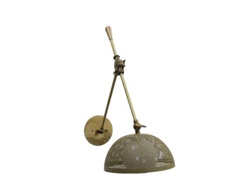 Brass Molto Single-Arm Wall Lamp: Mid-Century Modern Italian Lighting