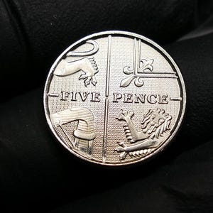 Monedas de 5 peniques del Reino Unido