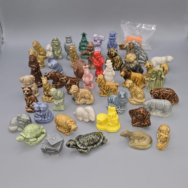 Figuras Wade Whimsies encontradas en Red Rose Tea - Miniaturas de cerámica vintage.