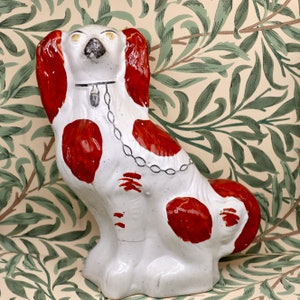 Staffordshire style King Charles spaniel ornament dog kitsch figurine