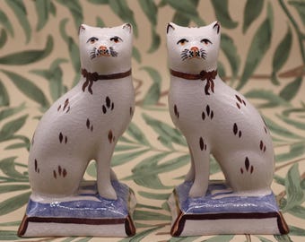 アンティーク雑貨 ANTIQUE STAFFORDSHIRE POTTERY SEATED CAT 1860s Antique English Victorian Staffordshire Pottery Seated