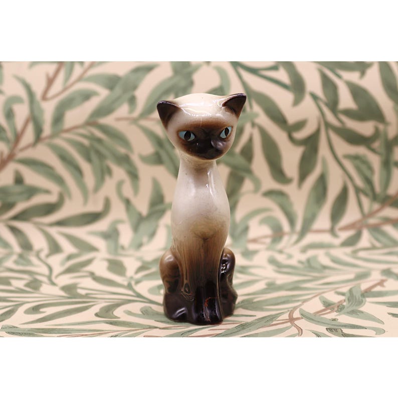 Vintage Kitsch Cat Siamese Cat Sitting Figurine Trentham Pottery 332