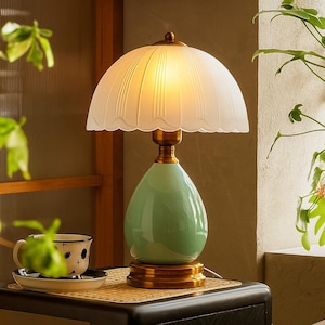 Vintage Chinoiserie Ceramic Table Lamp - Retro Green Bedroom Lighting