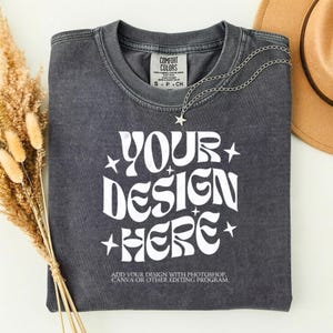 Maquette Comfort Colors 1717 Pepper - Mockup T-shirt Vintage Wash - Flat Lay Boho Esthétique - Téléchargement Numérique