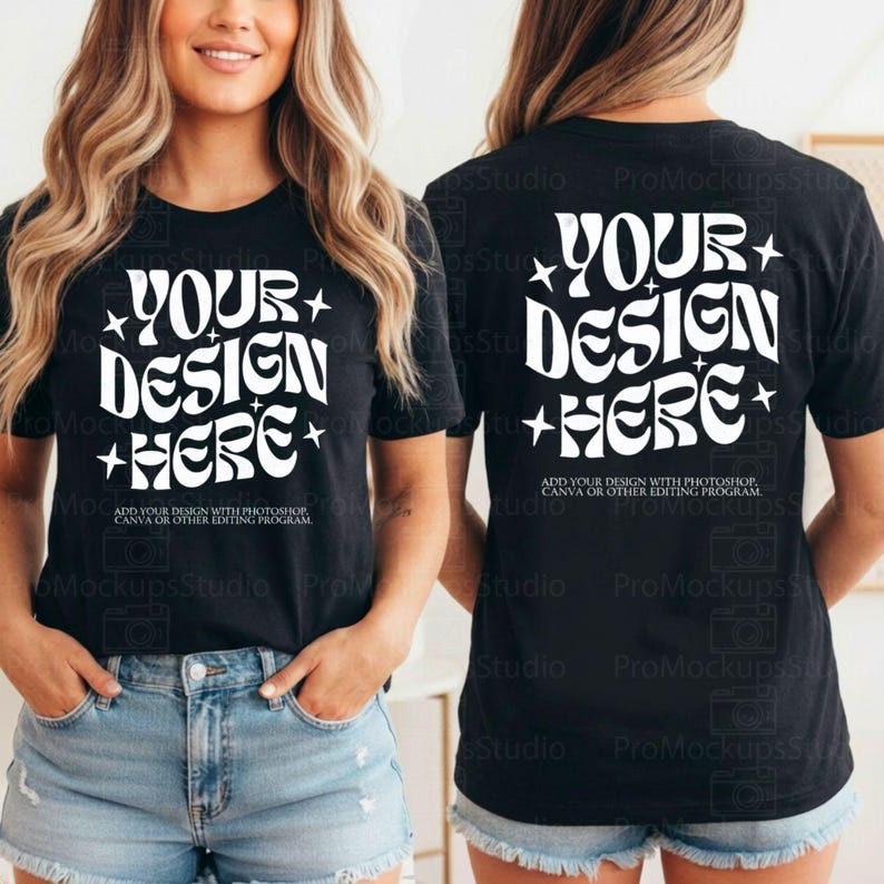 Może przedstawiać: Czarny t-shirt z białym napisem "YOUR DESIGN HERE" z gwiazdkami. Widoczny jest prz&oacute;d i tył koszulki. Widoczny jest r&oacute;wnież tekst "ADD YOUR DESIGN WITH PHOTOSHOP, CANVA OR OTHER EDITING PROGRAM".
