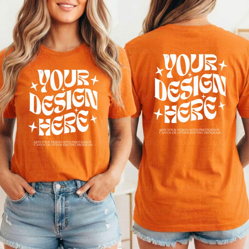 Może przedstawiać: Pomarańczowa koszulka z białym napisem "YOUR DESIGN HERE", z gwiazdkami i napisem "ADD YOUR DESIGN WITH PHOTOSHOP CANVA OR OTHER EDITING PROGRAM". Koszulka jest noszona z dżinsowymi szortami.