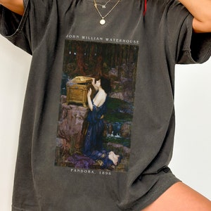 Comfort Colors® Pandora John Waterhouse Luce Accademia Regalo artistico Mitologia greca Camicia Dark Academia Romanticismo Arte Zappa Abbigliamento estetico