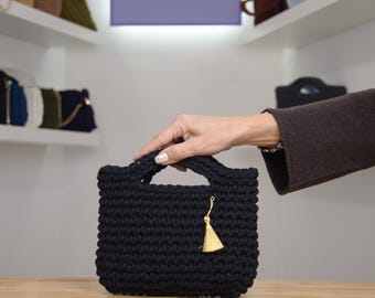 ミニかぎ針編みハンドメイド財布（ブラック、ミニゴールドアクセサリー付き）ミニマリストデイリーバッグ