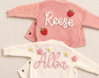 Cardigan personalizzato con nome ricamato a mano, maglieria floreale personalizzata per neonati, capospalla personalizzato con monogramma per neonati