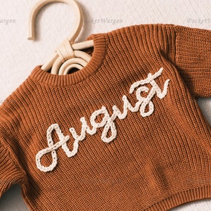 Massgeschneiderter Baby Pulli: Handgestickter Name & Monogramm Ein wertvolles Geschenk von Tante an Ihren Kleinen Bild 3