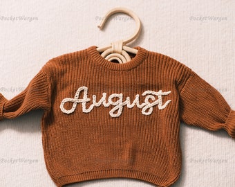 Pull bébé sur mesure : nom et monogramme brodés à la main - Un cadeau précieux de tante à votre petit