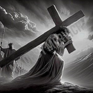 以下が含まれることがあります： 木製の十字架を担いでいる男性の白黒写真。彼は茨の冠と長いローブを着ています。写真は、曇り空と山岳地帯の風景を背景にしています。