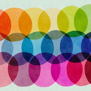 Puede incluir: Obra de arte abstracta con c&iacute;rculos trasl&uacute;cidos superpuestos en un espectro de colores. Los c&iacute;rculos var&iacute;an del rojo, naranja y amarillo al verde, azul y morado, creando un efecto vibrante y en capas sobre un fondo verde claro.