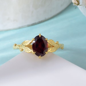 Garnet Engagement Ring, Gold Garnet Promise Ring， Unique Natural Garnet Wedding Ring， Red Gemstone Ring, Anniversary Gift For Her
