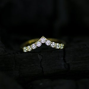 14K Gold Moissanite Chevron Ring/Diamond Shimmering Ring/Gold V Shape Ring/Perfect Matching Band/Stackable Ring/Wedding Band/Curved/Band