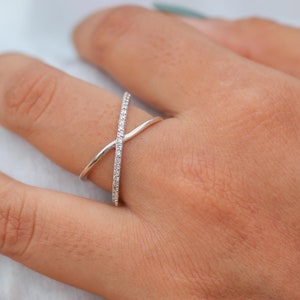 14k Gold Criss Cross Diamond Ring / Criss Cross Ring For Women / Solid Gold Statement Ring / Trendy Petite Dainty Diamond Ring