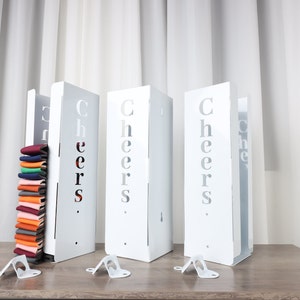 Personalisierter Dosenkühlerhalter mit Flaschenöffner | Benutzerdefinierter Dosenkühler-Spender | Personalisierte Ostergeschenk | Vatertag | Ihn Ehemann