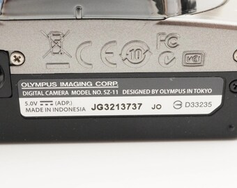 OLYMPUS SZ-11 シルバー 箱入り 4GB SDHCカード付き デジタルカメラ