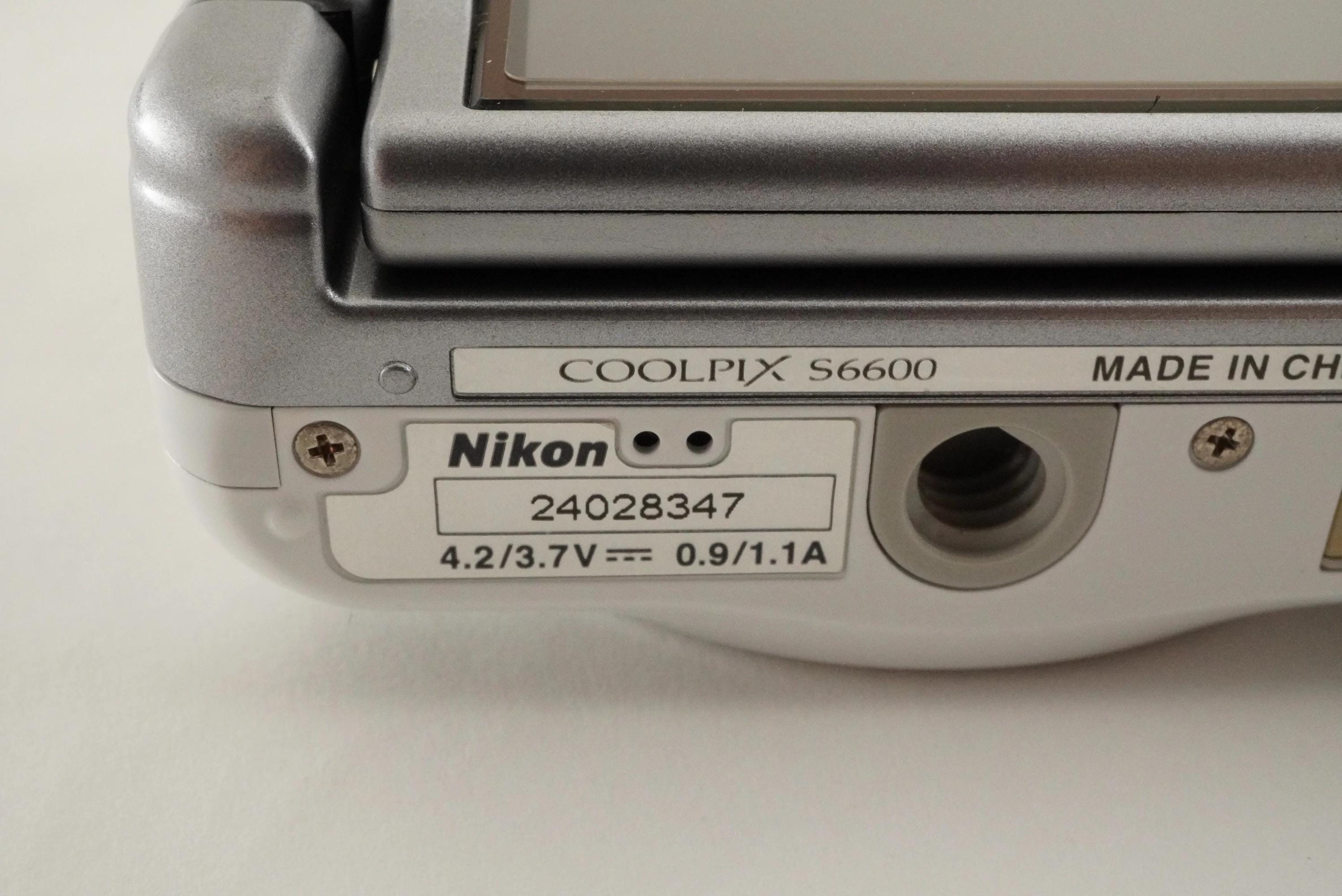 Nikon COOLPIX S6600 White With 4GB Sdhc Card Digital Camera From