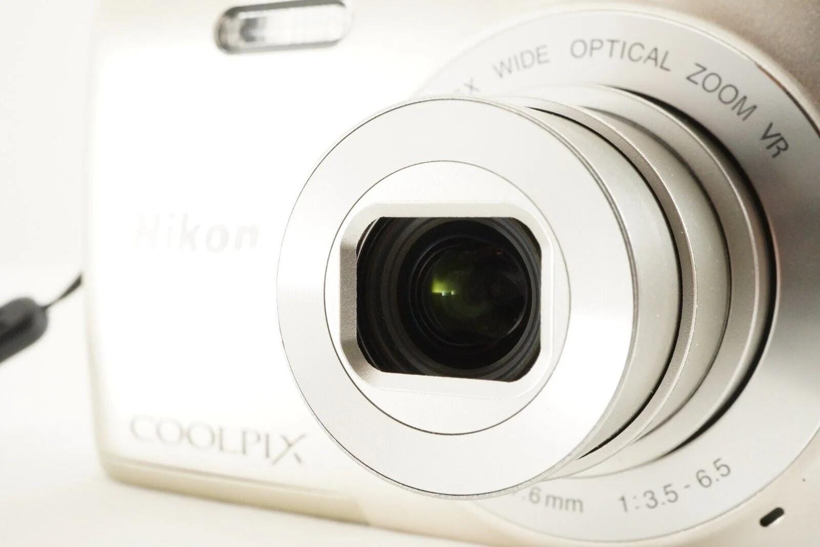 Nikon COOLPIX S4400 Silver in Box &4GB Sdhc Card Digital Camera