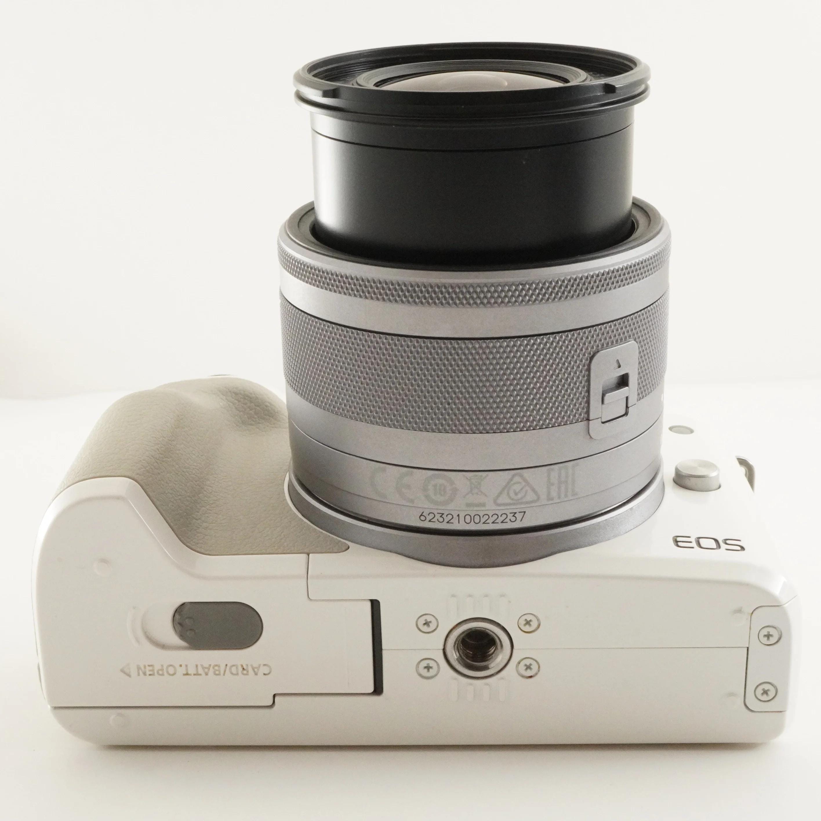 Canon EOS Kiss M / M50 White + EF-M 15-45mm + 16GB Sdcard From