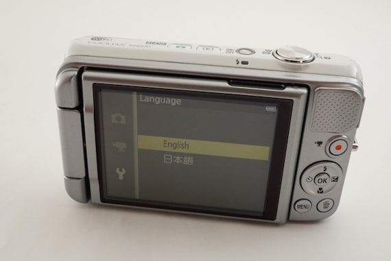Nikon COOLPIX S6600 White With 4GB Sdhc Card Digital Camera