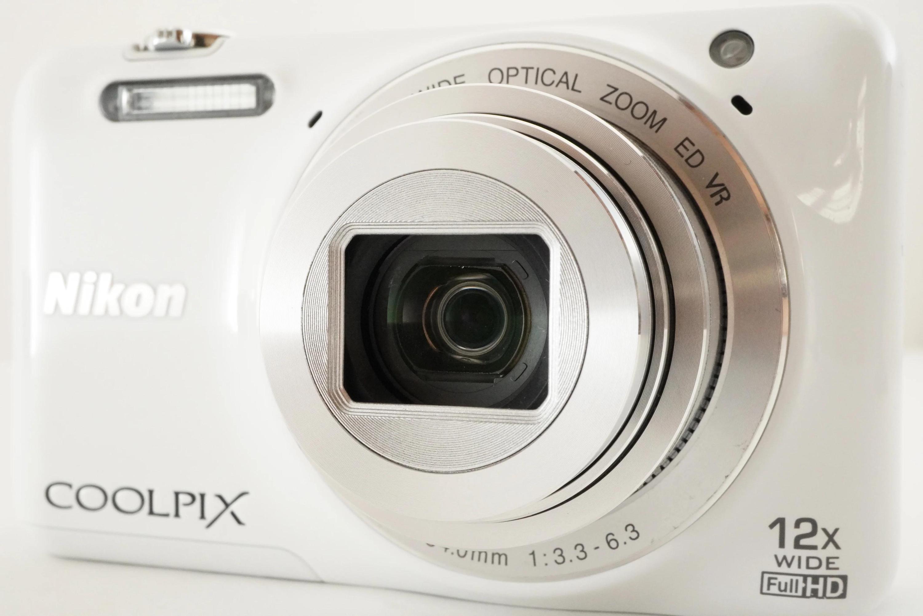 Nikon COOLPIX S6600 White With 4GB Sdhc Card Digital Camera From
