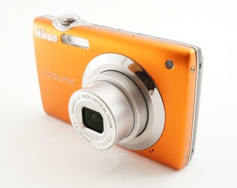 Nikon COOLPIX S3000 arancione in scatola con scheda SDHC da 4 GB