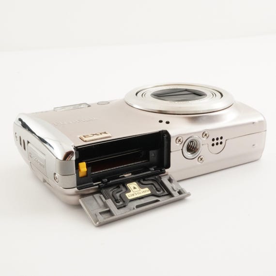 FUJIFILM FINEPIX F80 Exr Silver + 4gb Sdhc Card Digital