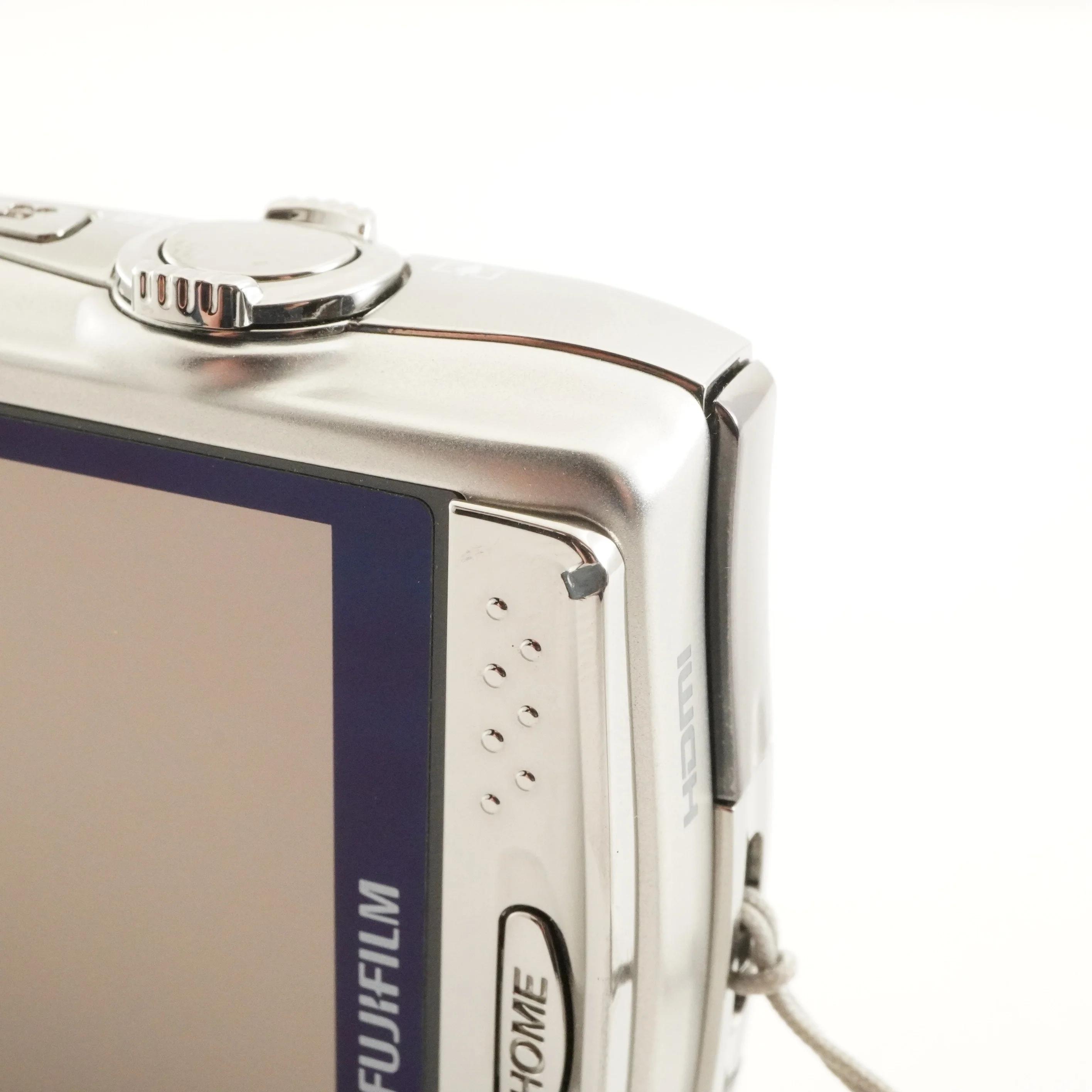 FUJIFILM Finepix Z900 EXR Silver + 4gb Sdhc Card From Japan #10512