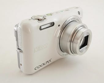 Nikon COOLPIX S6600 White With 4GB Sdhc Card Digital Camera From