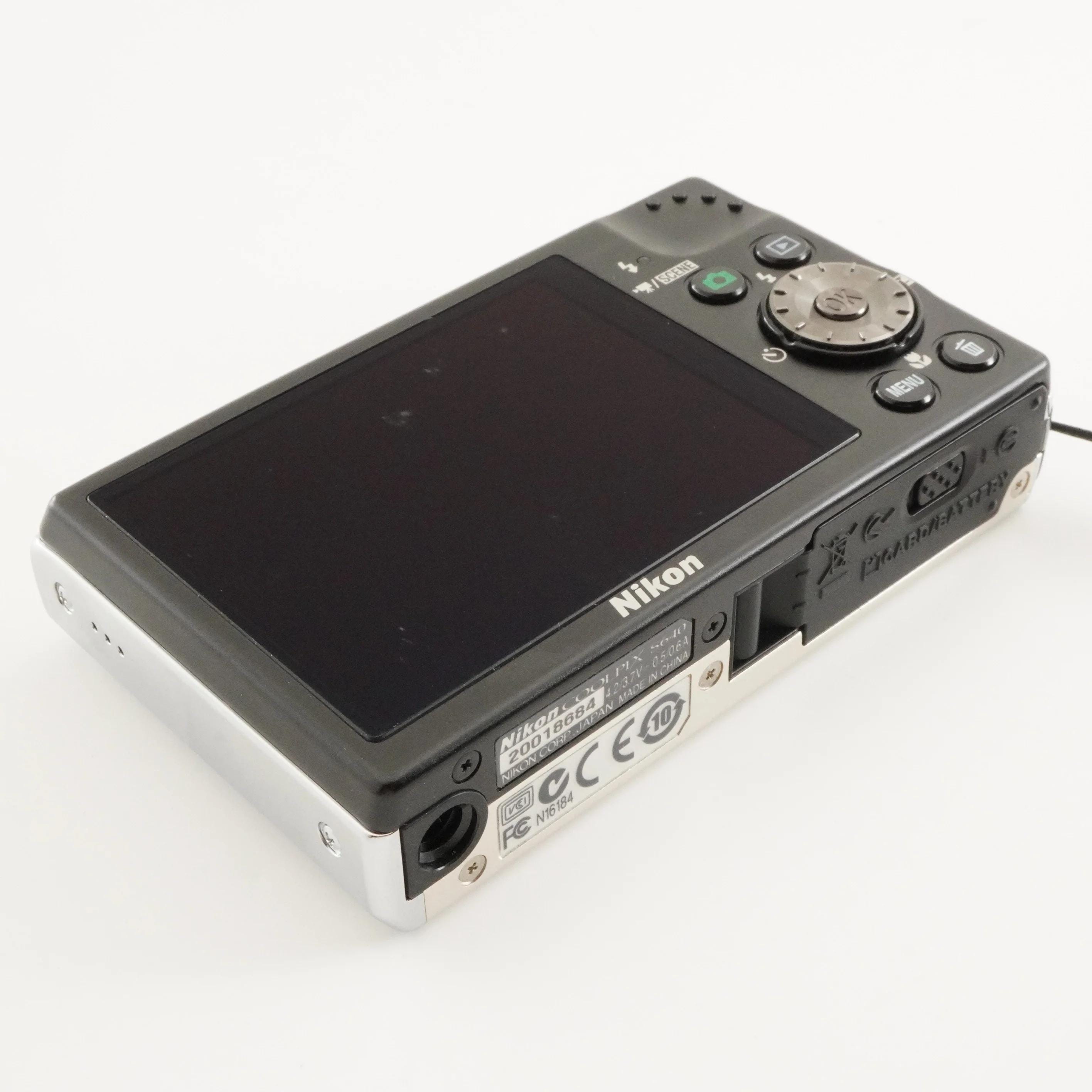 Nikon COOLPIX S640 シルバー 箱入り + 4GB SDHCカード付き デジタル