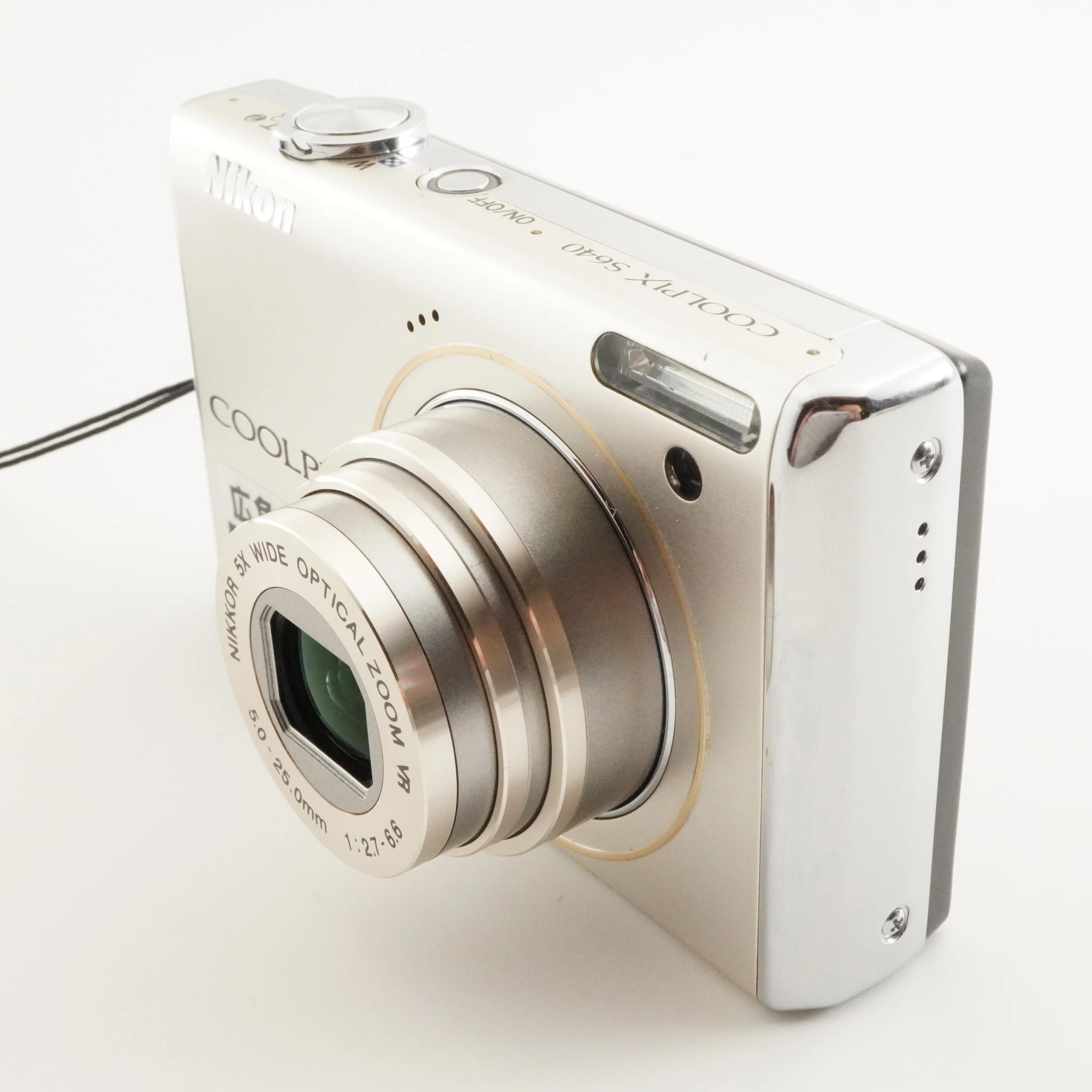 Nikon COOLPIX S640 シルバー 箱入り + 4GB SDHCカード付き デジタル