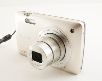 Nikon COOLPIX S4400 Silver in Box &4GB Sdhc Card Digital Camera